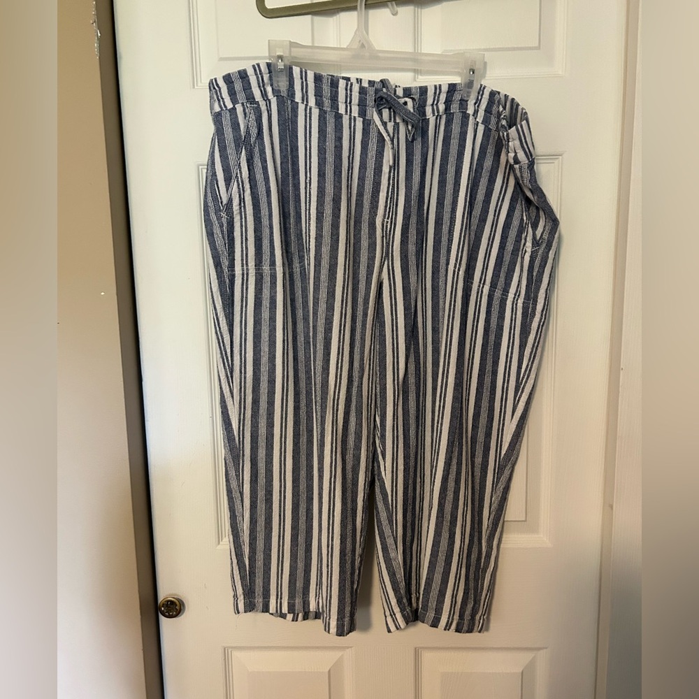 Per Se Navy and White Striped Linen Capris
